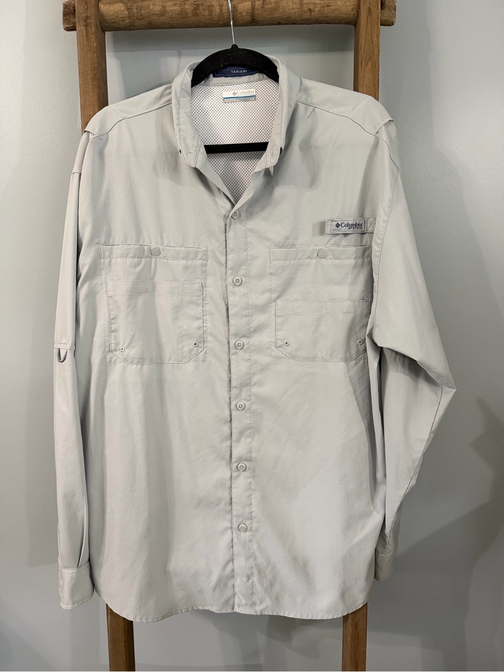 Columbia Men’s Light Gray Long-Sleeve Casual Button-Down Shirt